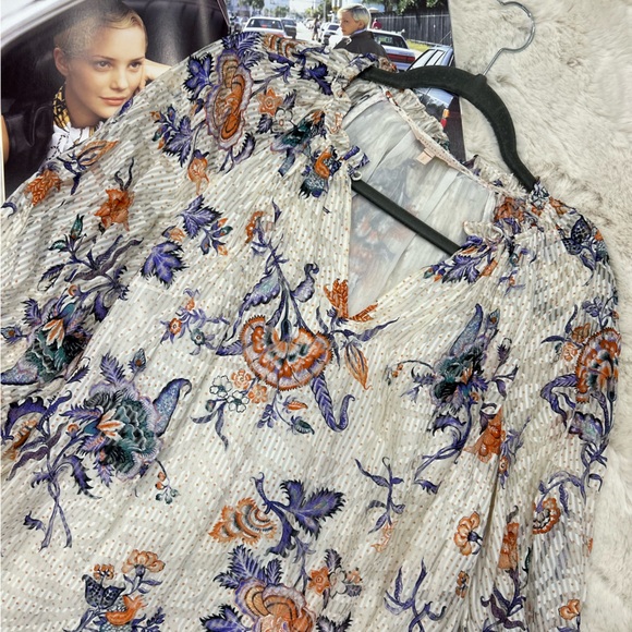 Long Sleeve Silk Toile Top in Snow
Combo
Rebecca Taylor
Color:Snow Combo - Picture 6 of 10